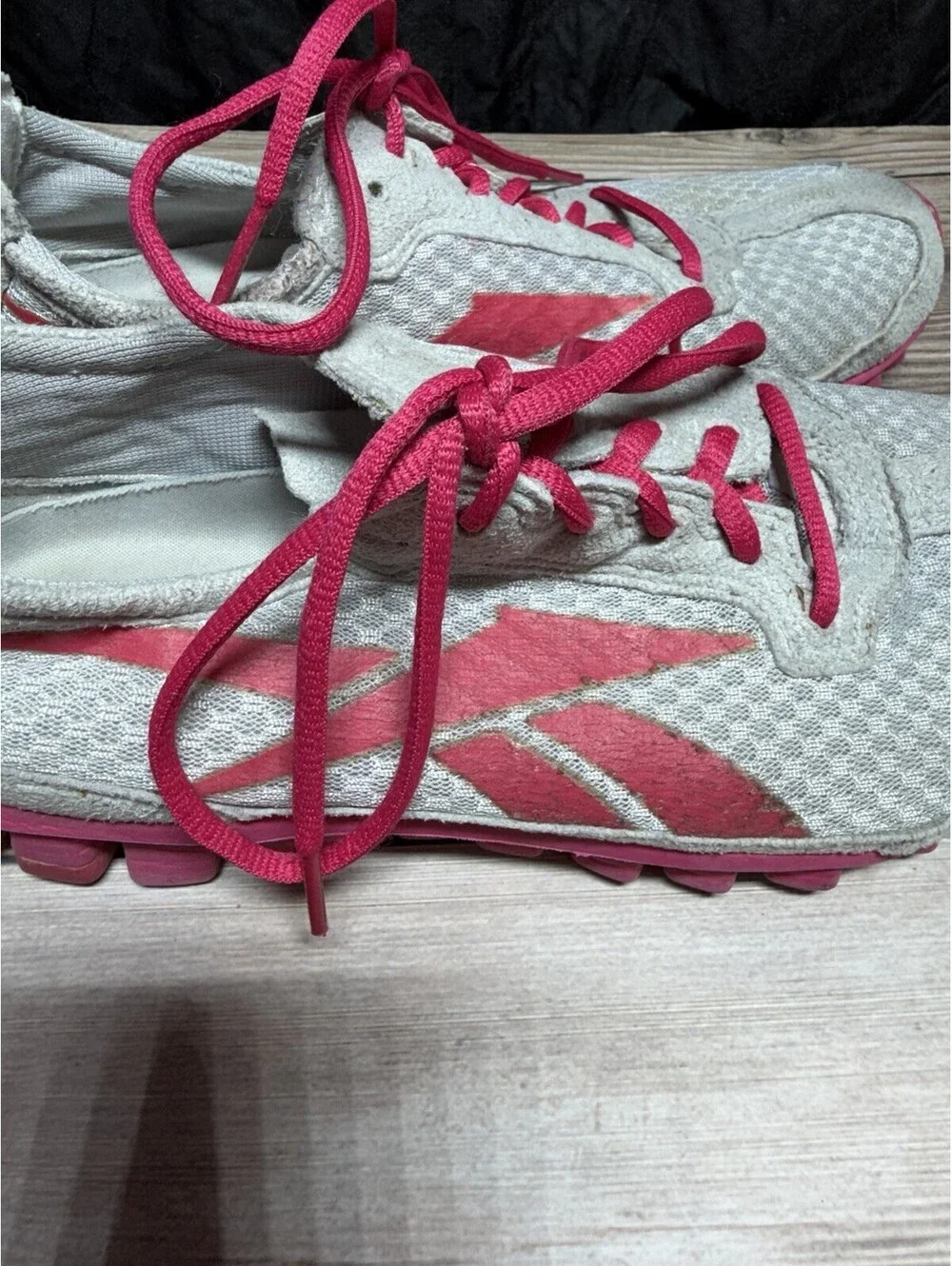 Women's Reebok Jogging Shoes Gray And Pink Size 6.5